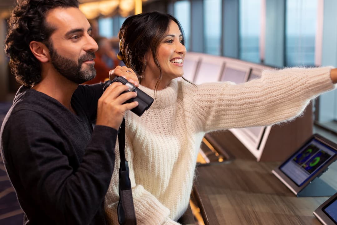 Seabourn Venture Bow Lounge