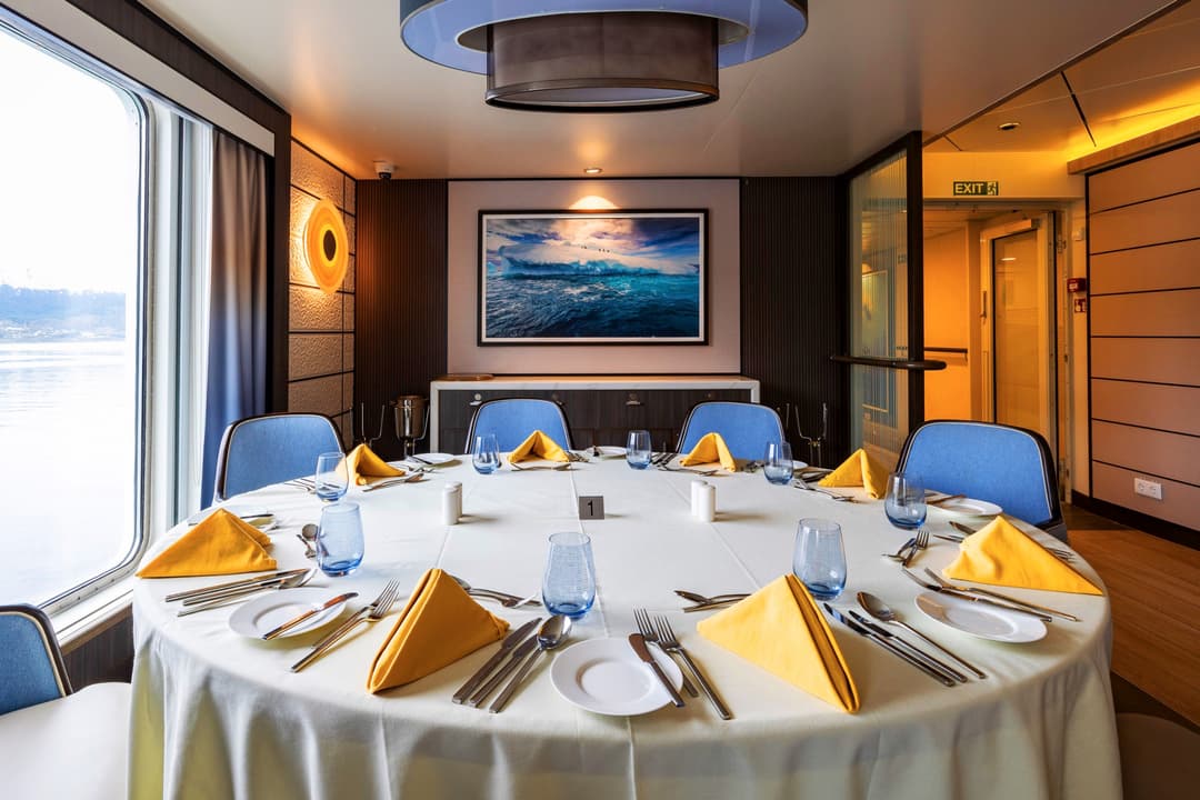 Ae Expeditions, Sylvia Earle, Dining Room, Sylvia Earle, Richard I'anson 5