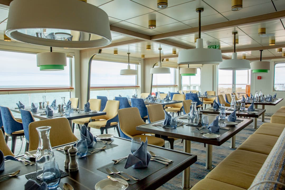 Ae Expeditions, Sylvia Earle, The Rockhopper Restaurant, Deck 8, Sylvia Earle, Pia Harboure 1