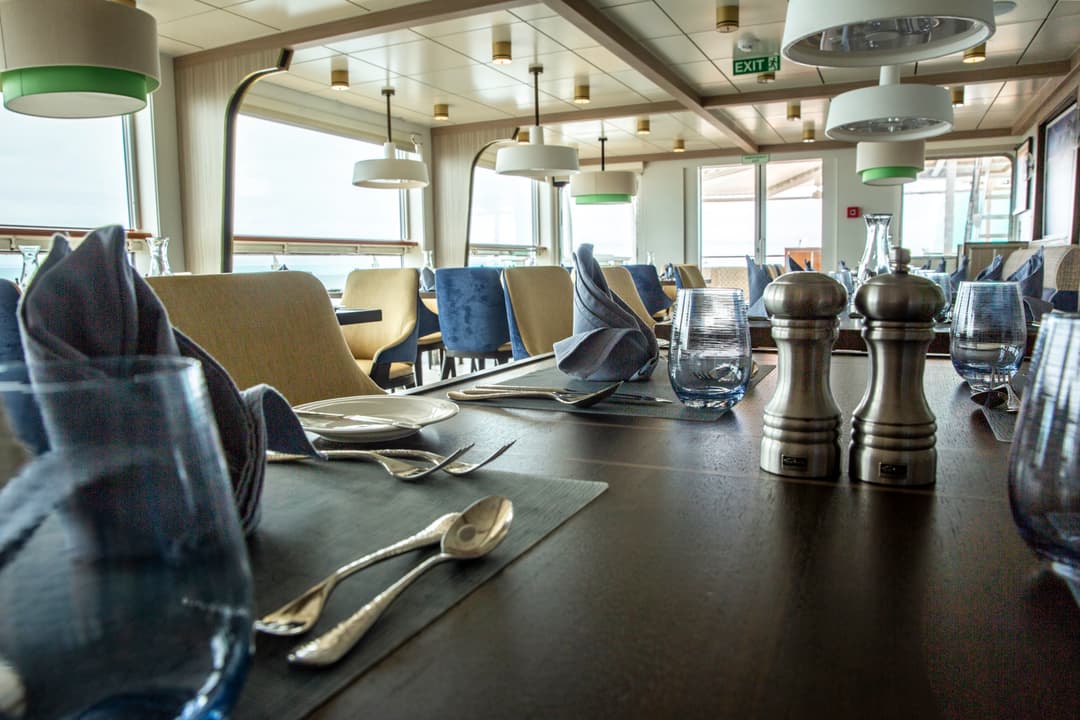 Ae Expeditions, Sylvia Earle, The Rockhopper Restaurant, Deck 8, Sylvia Earle, Pia Harboure 2