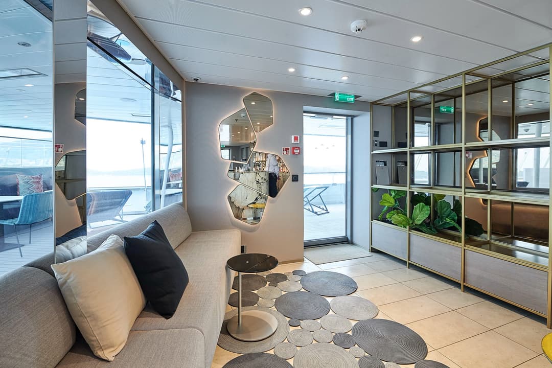 Scenic, Scenic Eclipse Ii, Sky Bar 1