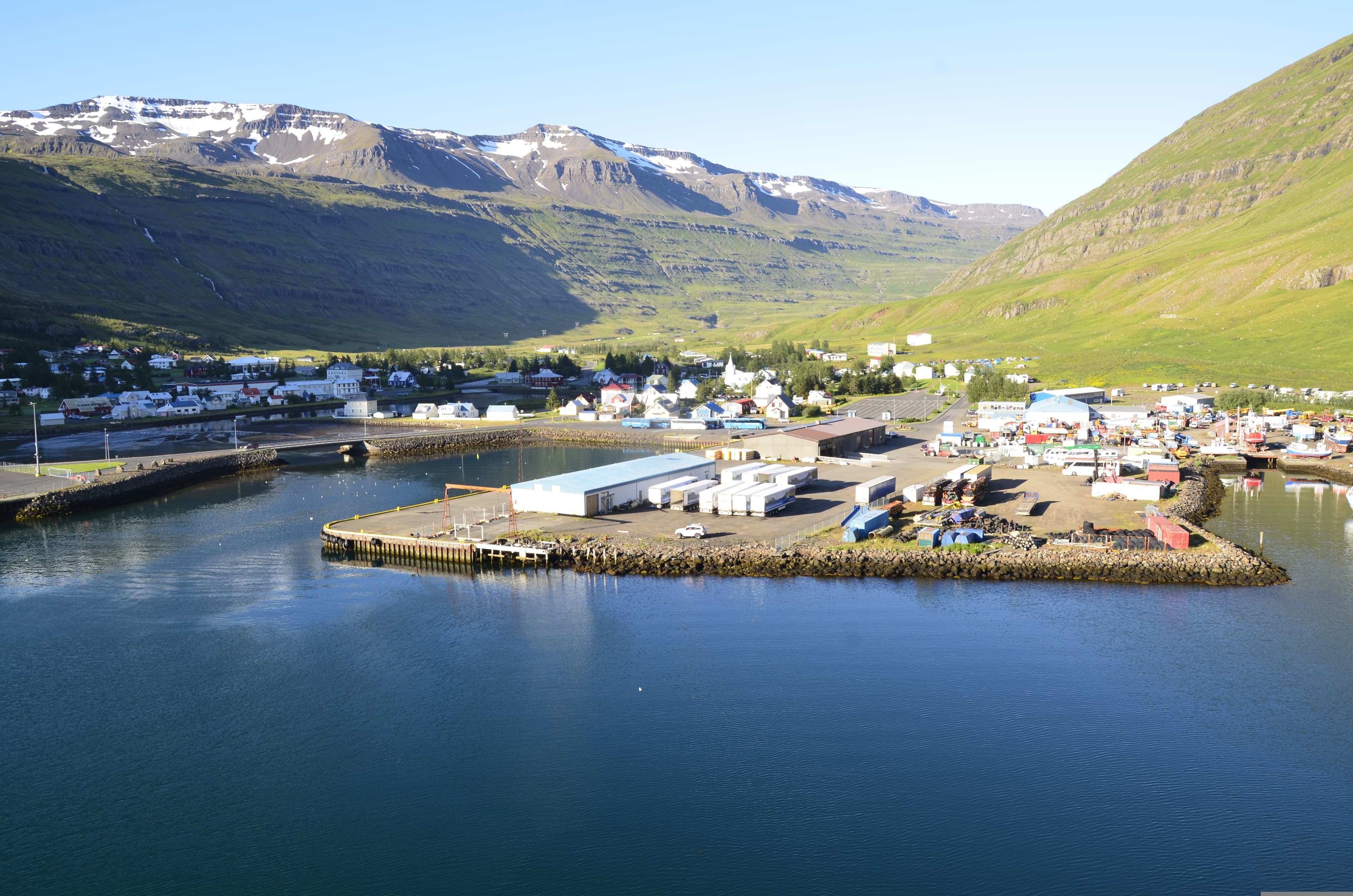 Iceland: Circumnavigating the Land of Fire and Ice