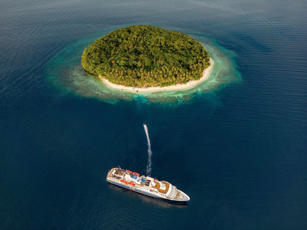 Heritage Expeditions, Heritage Adventurer, Island Excursion @Steven Bradley.jpg