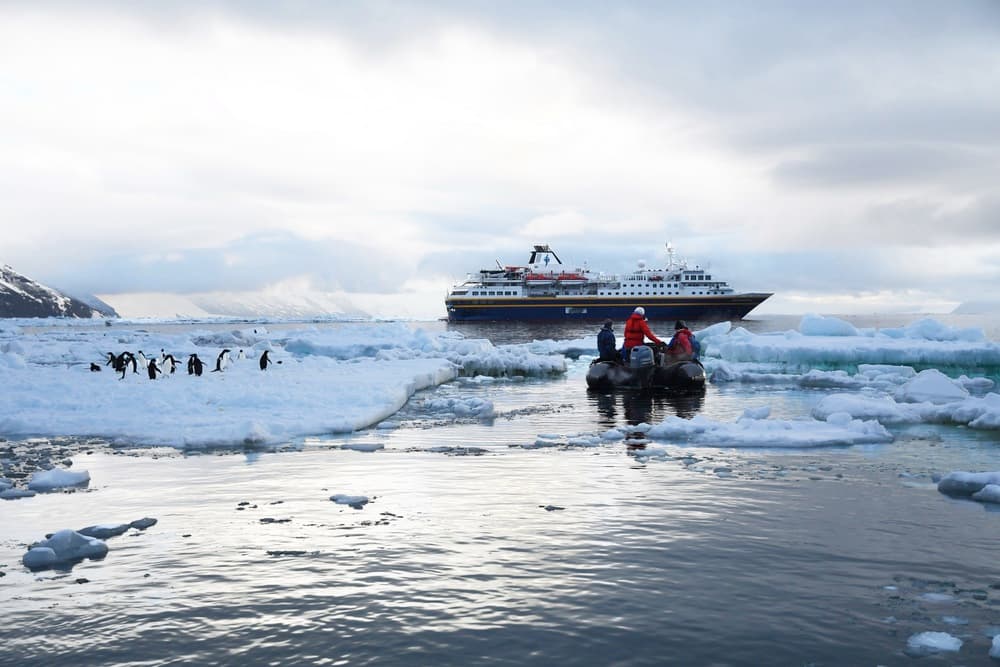 Heritage Expeditions, Heritage Adventurer, Zodiac, @A.Russ.jpg