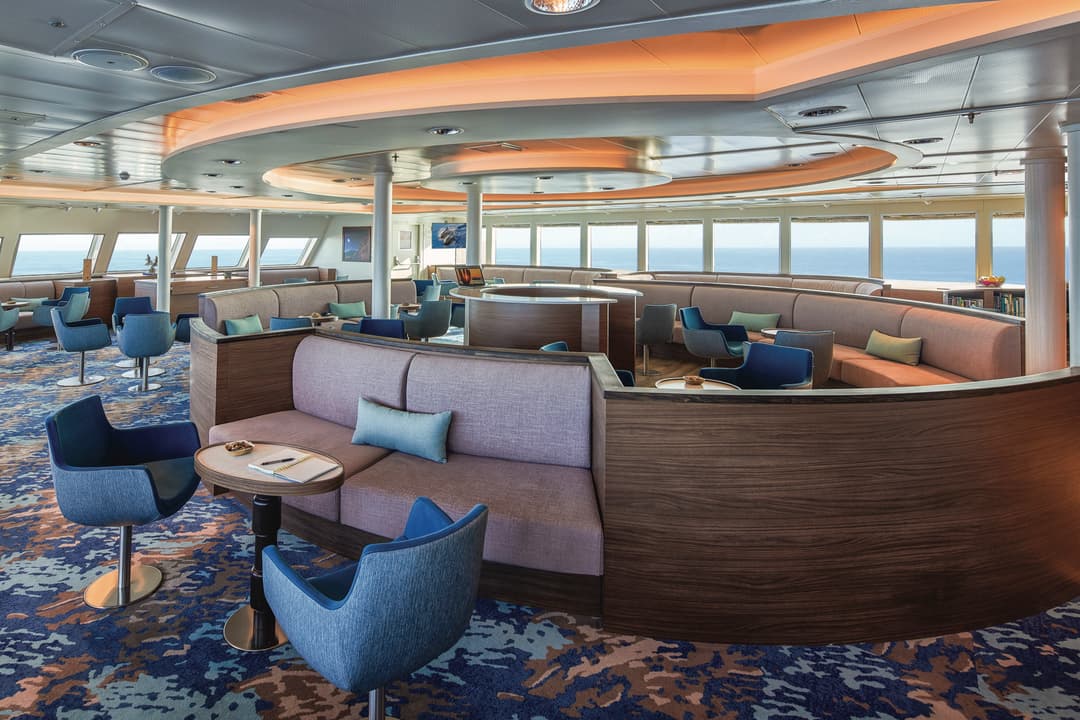 Ng Le Ng Venture Quest Lounge ©Lindblad Expeditions Marco Ricca