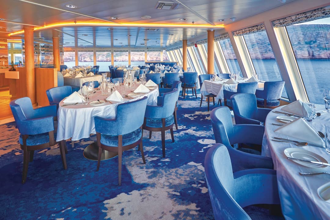 Ng Le Ng Venture Dining Room ©Lindblad Expeditions Marco Ricca 4