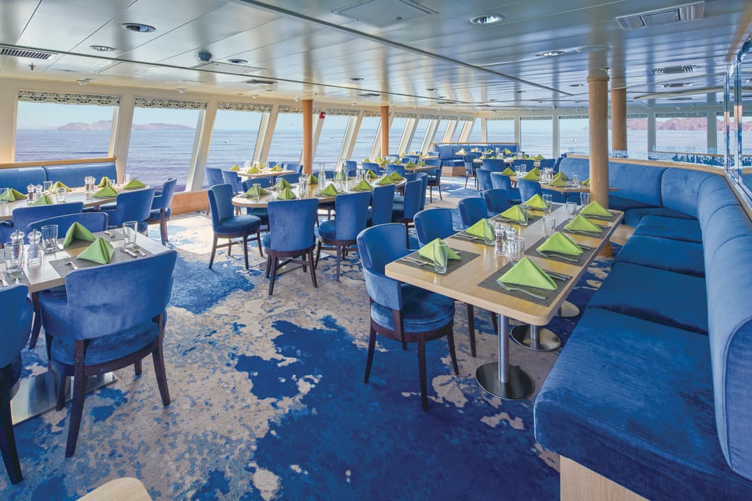 Ng Le Ng Venture Dining Room ©Lindblad Expeditions Marco Ricca 1