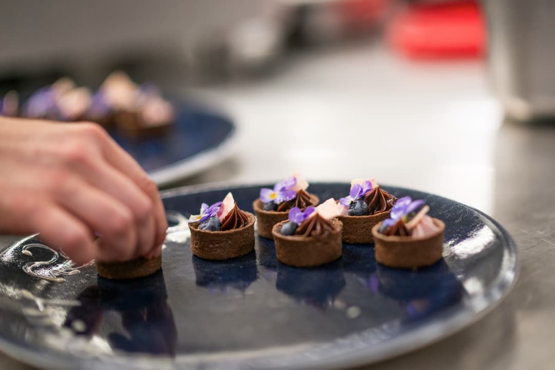 Ng Le Ng Endurance C. Greens Restaurant ©Lindblad Expeditions David Vargas 0
