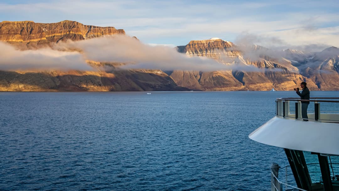 Ng Le Ng Endurance Observation Point ©Lindblad Expeditions Ralph Lee Hopkins