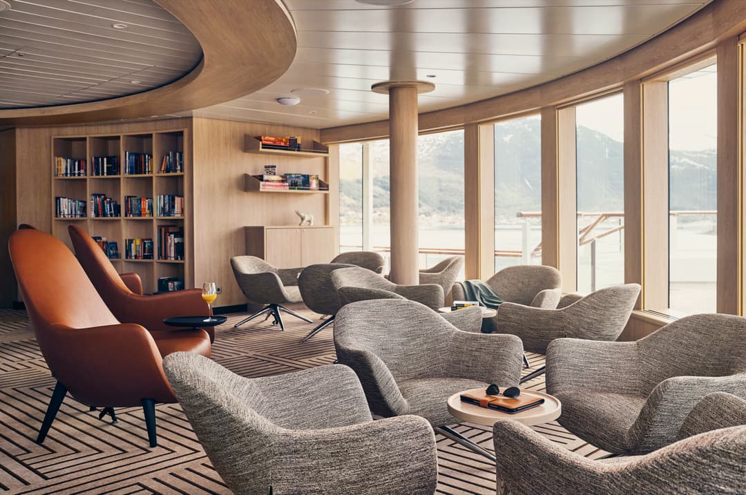 Ng Le Ng Endurance Ng Resolution Library ©Lindblad Expeditions Olivind Haug1