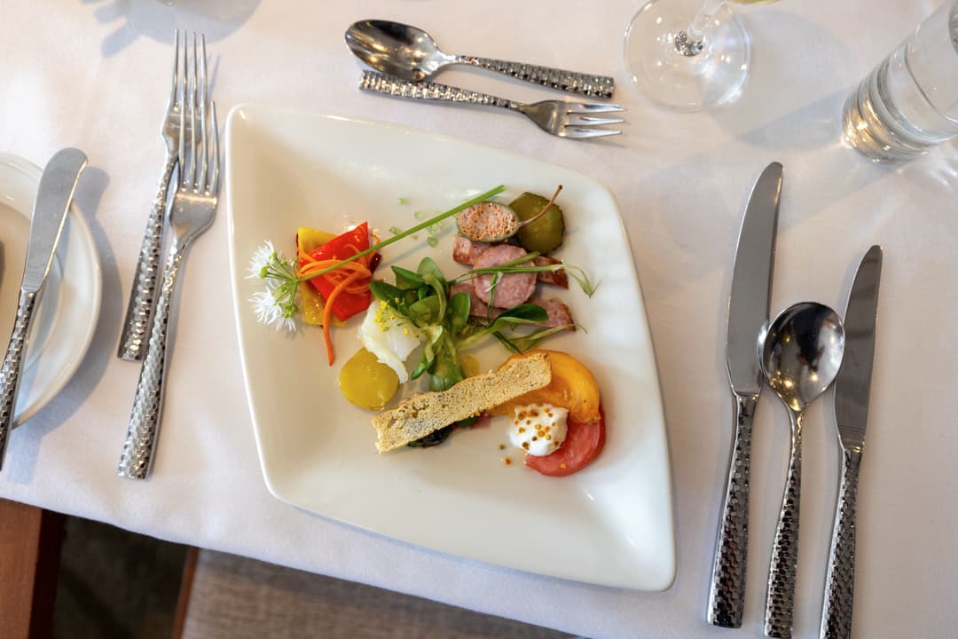Ng Le Ng Explorer Main Restaurant ©Lindblad Expeditions Douglas Scaletta 2