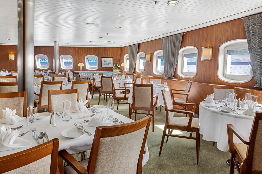 Ng Le Ng Explorer Main Restaurant ©Lindblad Expeditions Douglas Scaletta 1