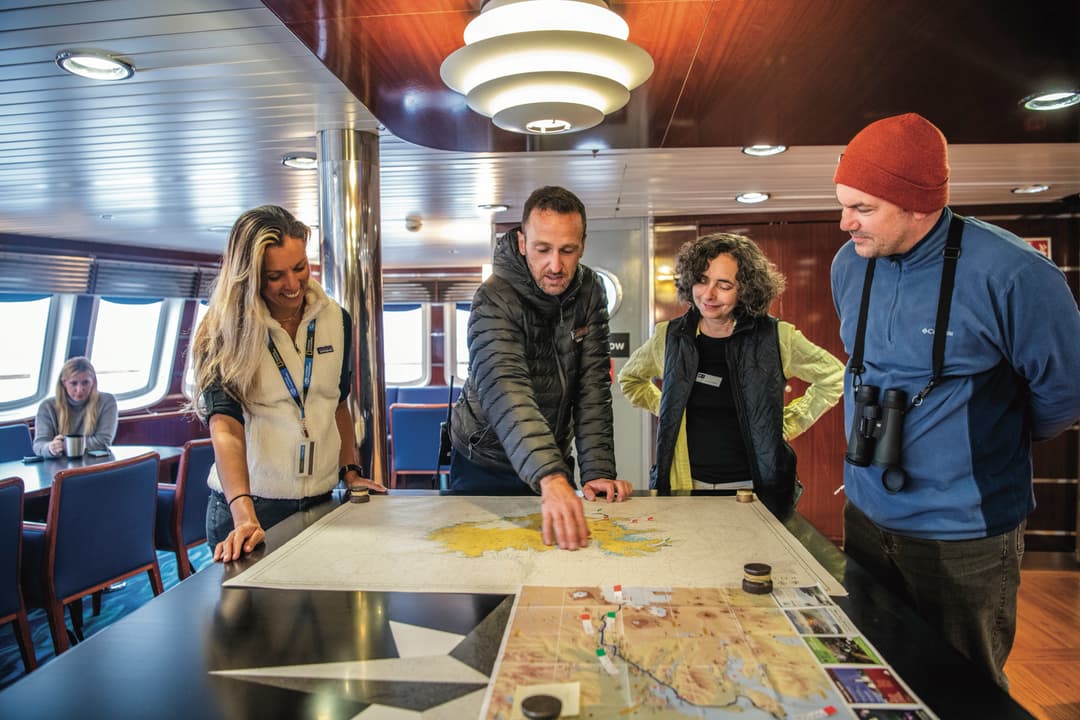Ng Le Ng Explorer Chart Room ©Lindblad Expeditions David Vargas