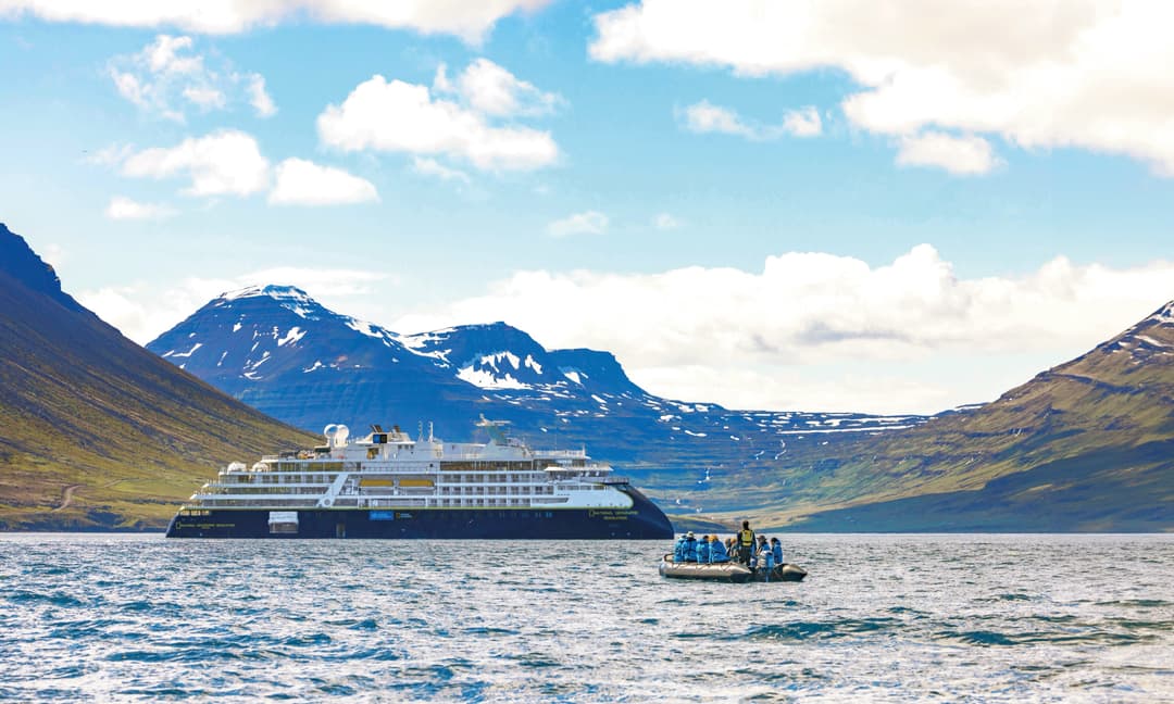 Ng Le Ng Resolution In Iceland, Zodiacs ©Lindblad Expeditions Andrew Peacock
