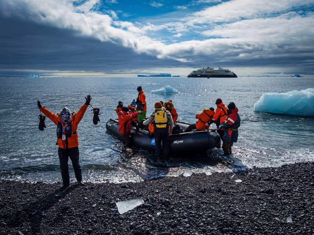 Ng Le Ng Resolution In Antarctica, Zodiacs ©Lindblad Expeditions Ralph Lee Hopkins 2