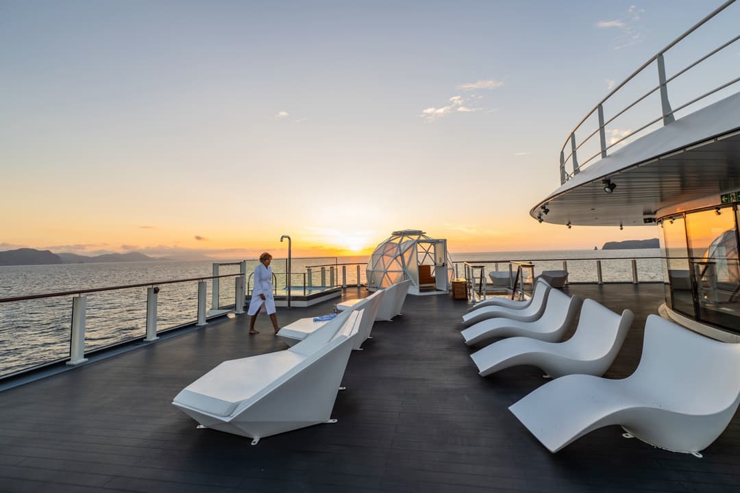 Ng Le Ng Resolution Igloos Infinity Pools ©Lindblad Expeditions David Vargas 0