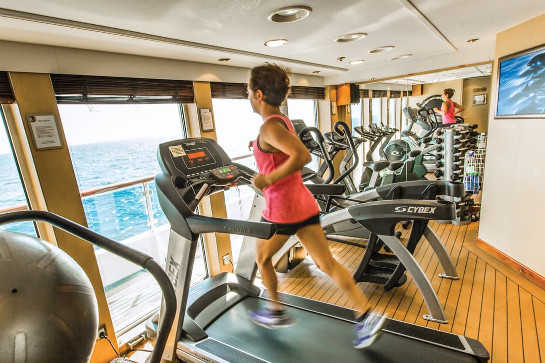 Ng Le Ng Orion Fitness ©Lindblad Expeditions Ralph Lee Hopkins