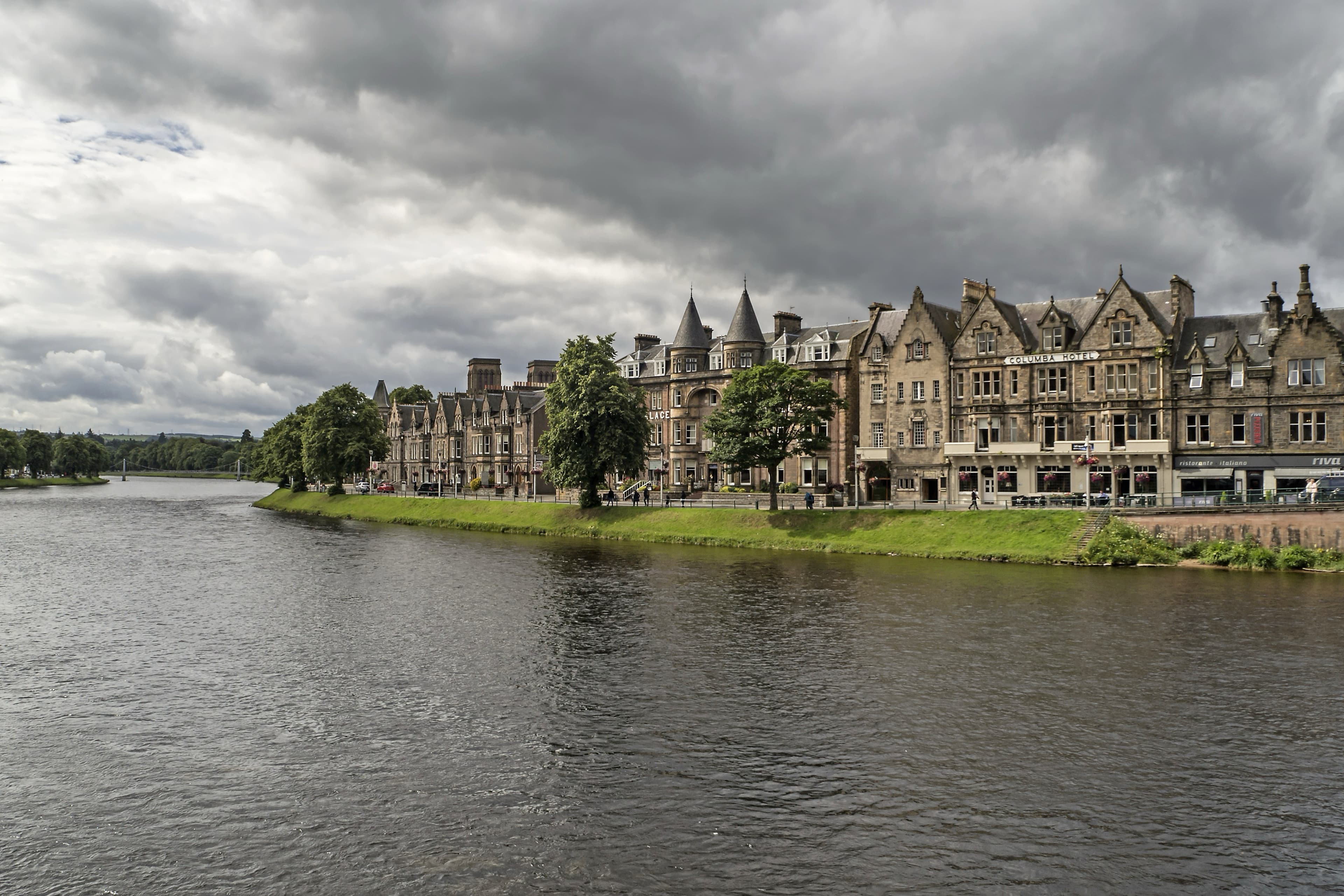 A United Kingdom: The Crown and the Clans