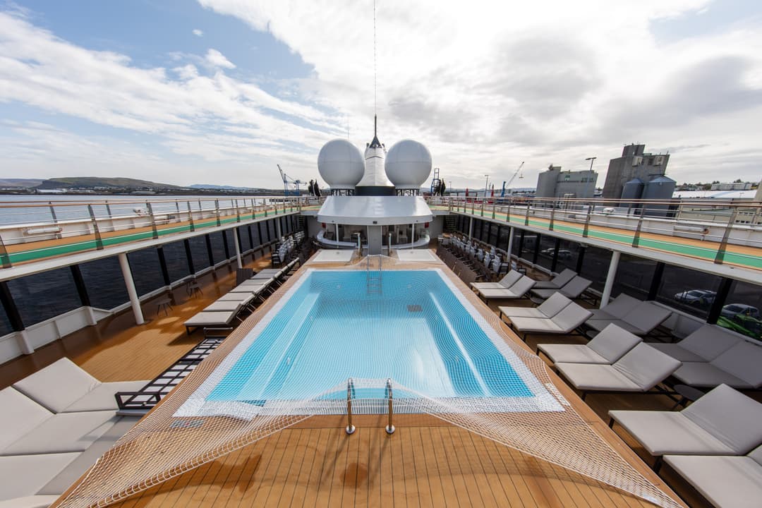 Quark Expeditions World Voyager, Pool