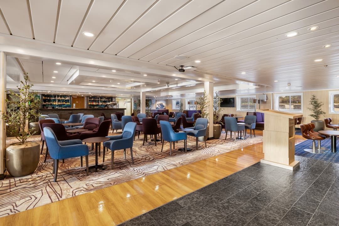Hx Hurtigruten Expeditions, Ms Spitsbergen, Explorer Lounge & Bar 6