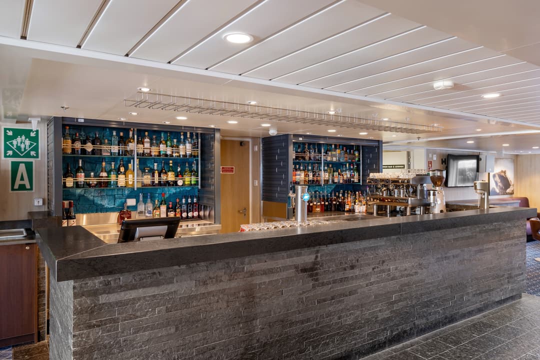 Hx Hurtigruten Expeditions, Ms Spitsbergen, Explorer Lounge & Bar 5