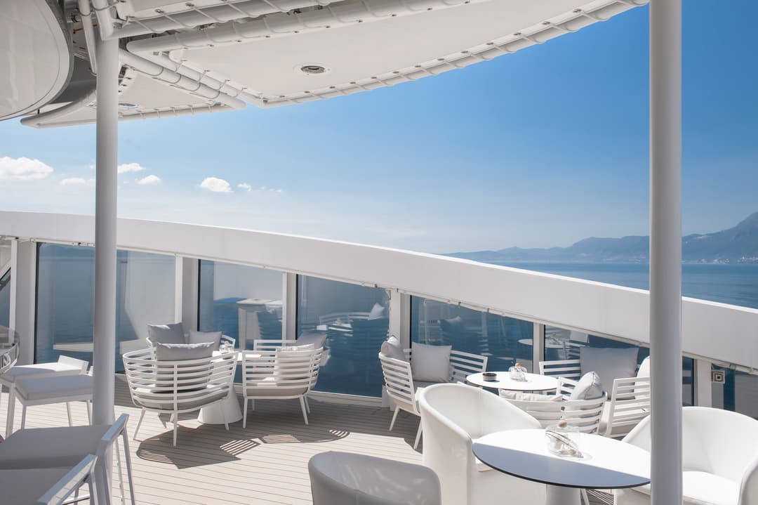 Ponant, Le Lyrial Exterior Bar ©Ponant François Lefebvre
