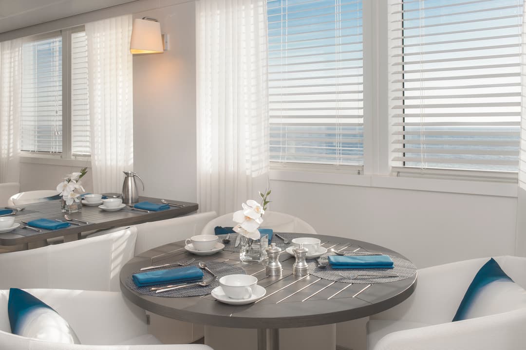 Ponant, Le Lyrial Grill Restaurant 01 ©Ponant François Lefebvre