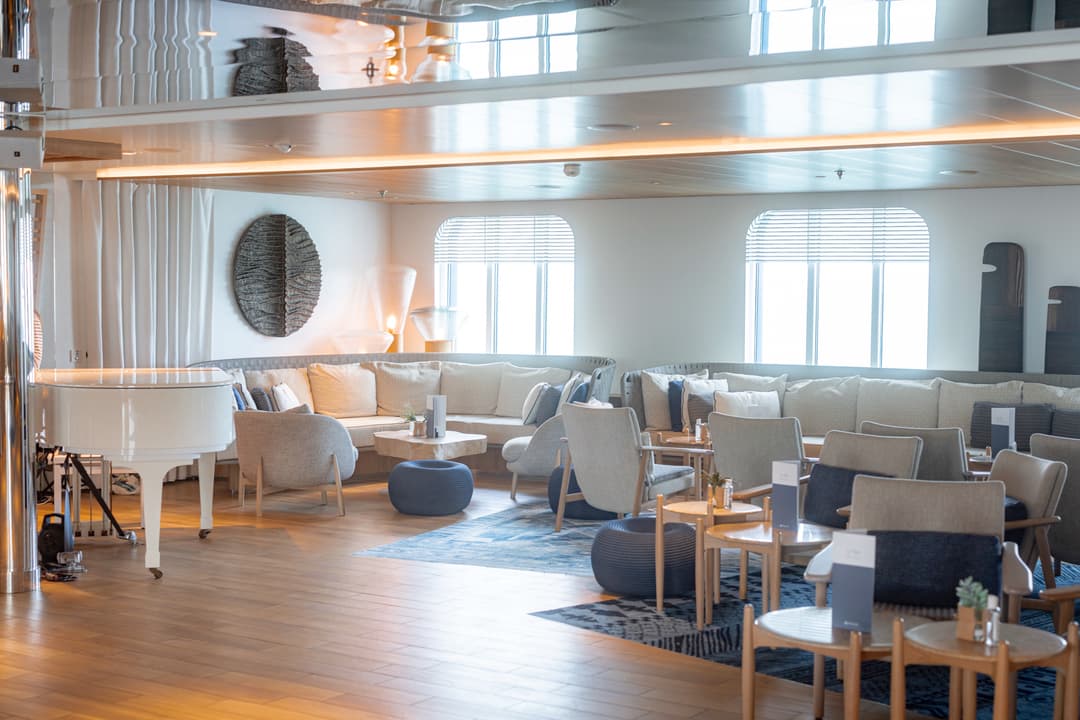 Ponant, Le Laperouse Main Lounge ©Ponant Julien Fabro