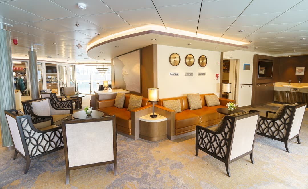 Quark Expeditions, Ocean Explorer The Latitude Bar 2 ©Quark Expeditions