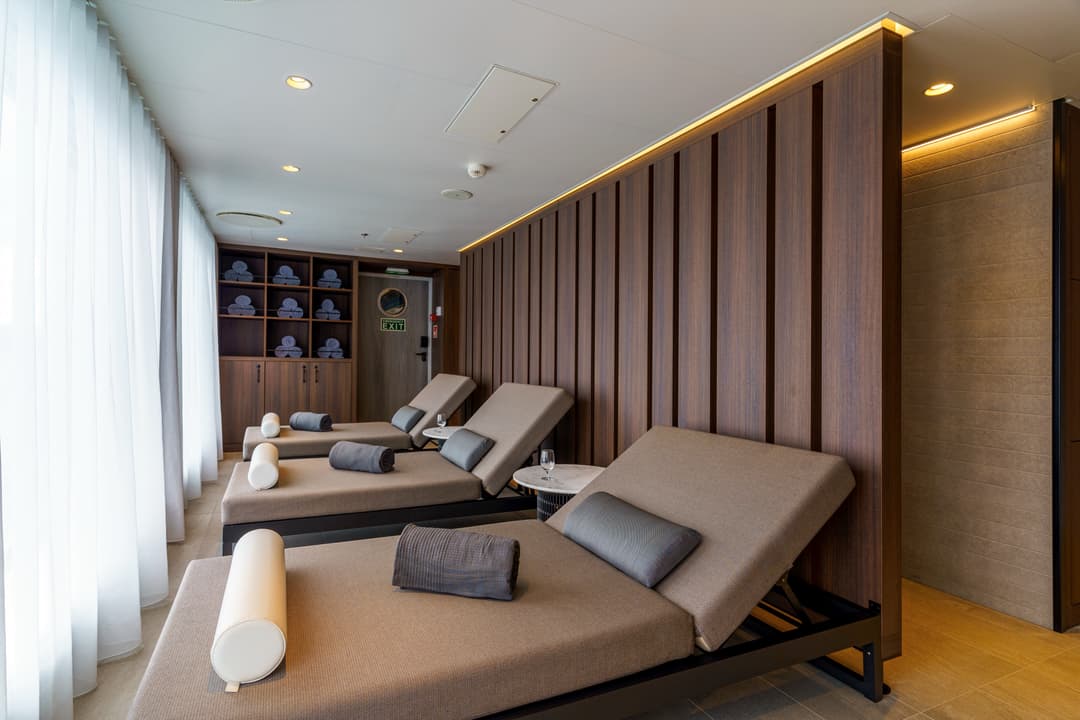 Quark Expeditions, Ultramarine Tundra Spa 1 ©Quark Expeditions