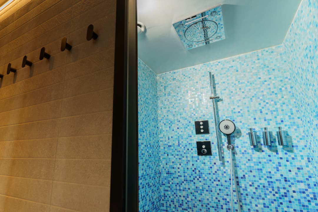 Quark Expeditions, Ultramarine Tundra Sauna 2 ©Quark Expeditions