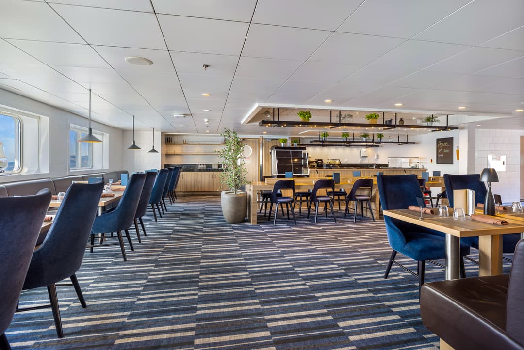 Hx Hurtigruten Expeditions Ms Spitsbergen Brygga Bistro 1 ©Espen Mills