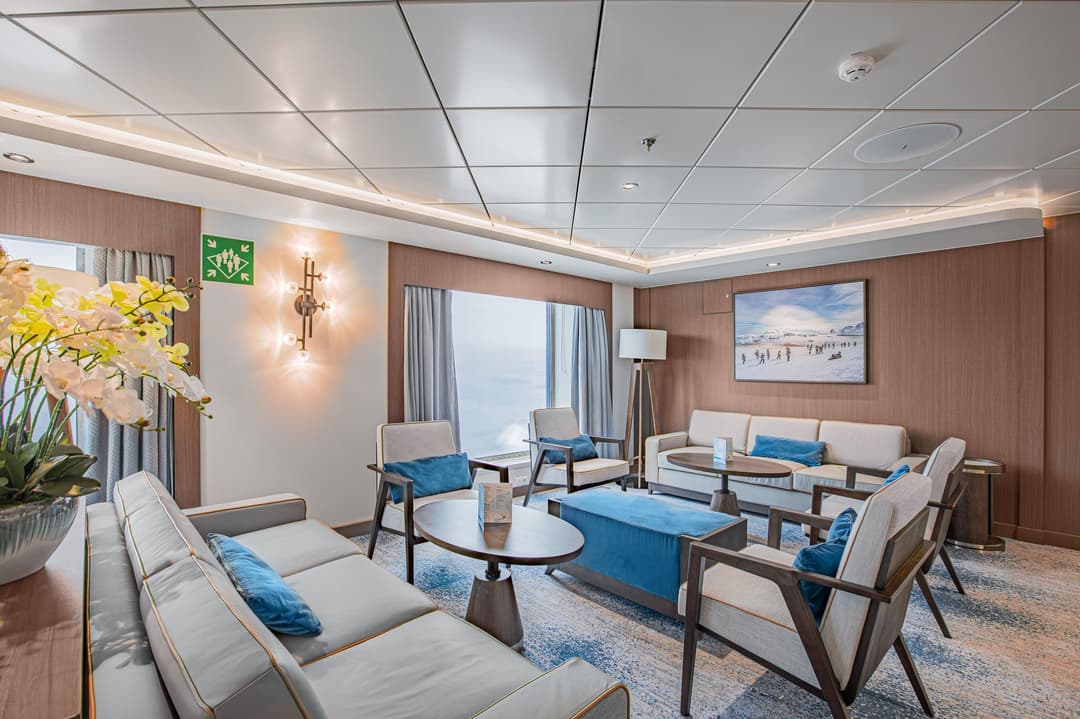 Adventure Canada Ocean Victory Nordic Bar Lounge ©Adventure Canada
