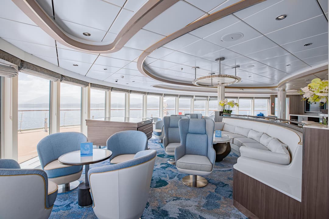 Adventure Canada Ocean Victory Observation Lounge ©Adventure Canada