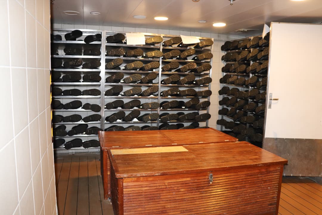 Polar Latitudes Expeditions Mv Discoverer Mudroom 1