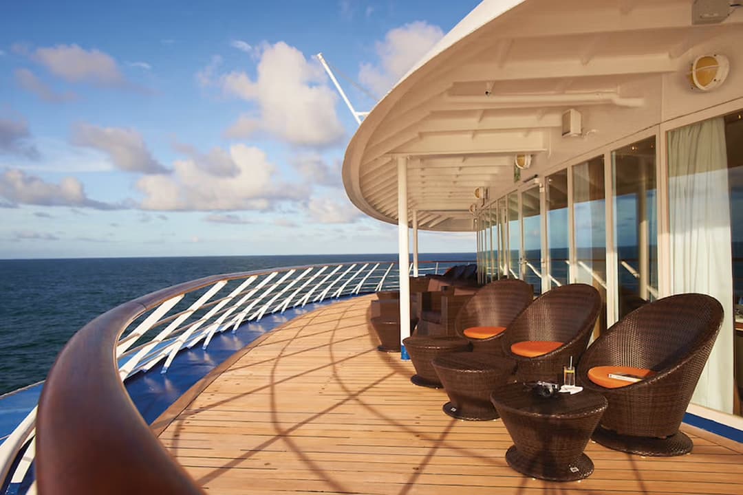 Silversea Cruises Silver Cloud Panorama Lounge 4 ©Silversea Cruises Ltd