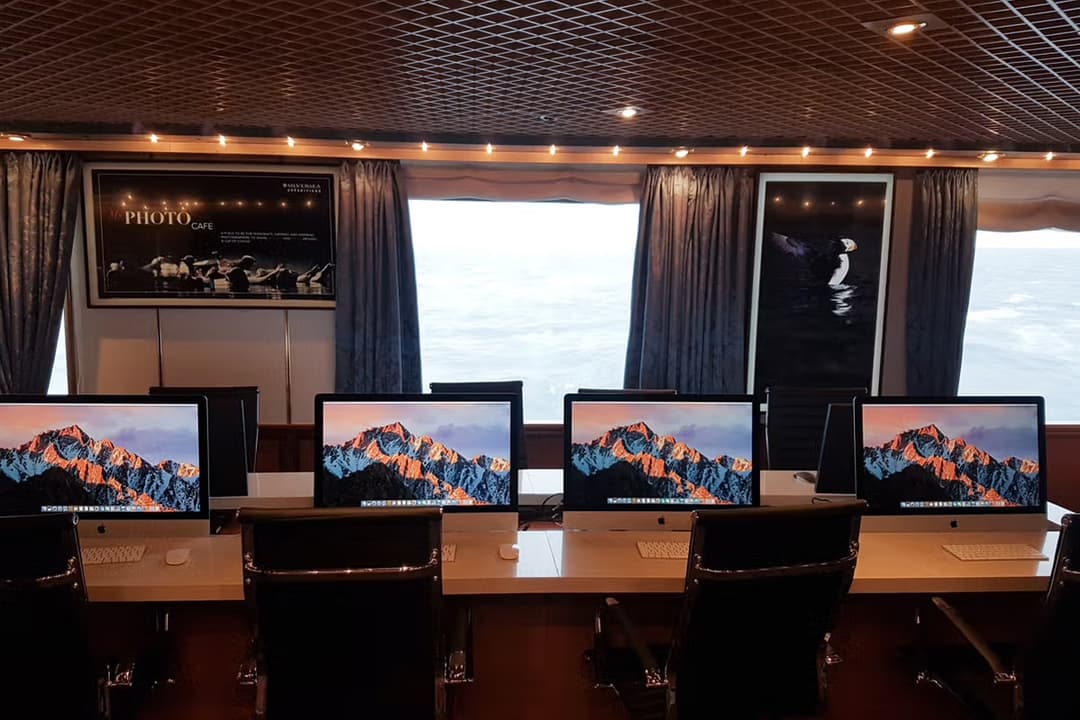 Silversea Cruises Silver Cloud Photo Studio 2 ©Silversea Cruises Ltd