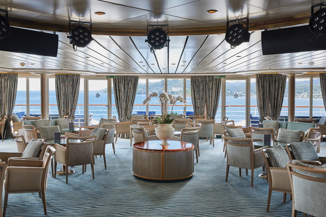 Silversea Cruises Silver Wind Panorama Lounge 2 ©Silversea Cruises Ltd