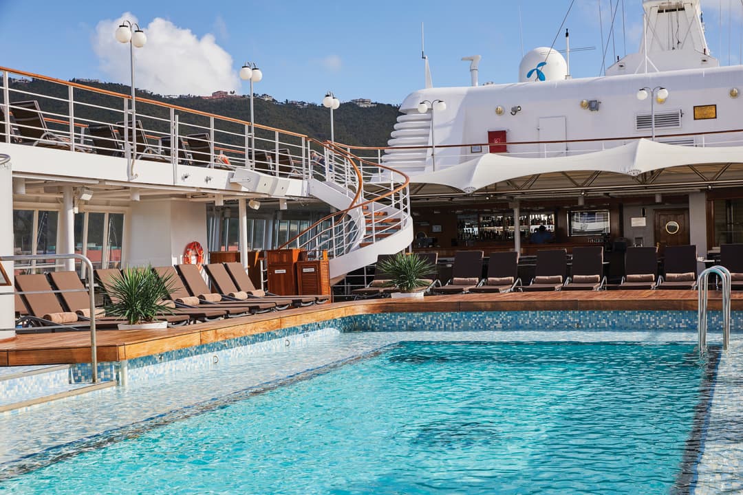 Silversea Cruises Silver Wind Pool Deck 2 ©Silversea Cruises Ltd