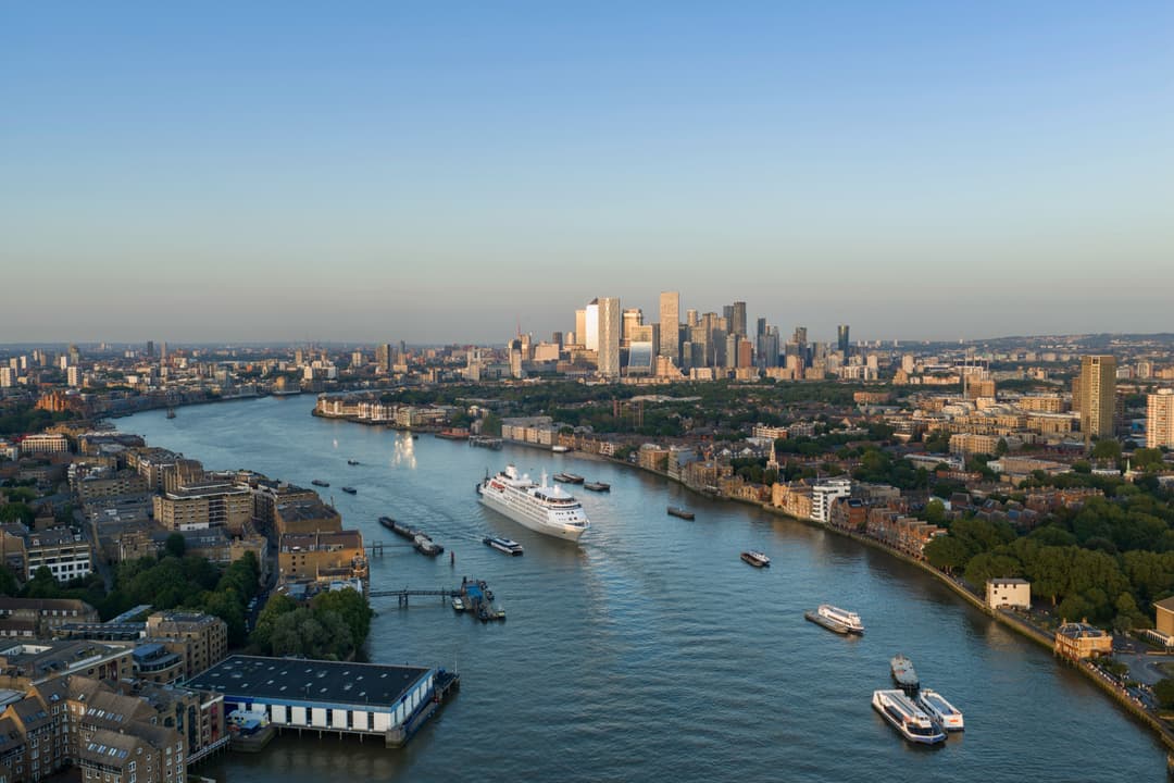 Silversea Silver Wind Tower Bridge ©Silversea Cruises Ltd. 2