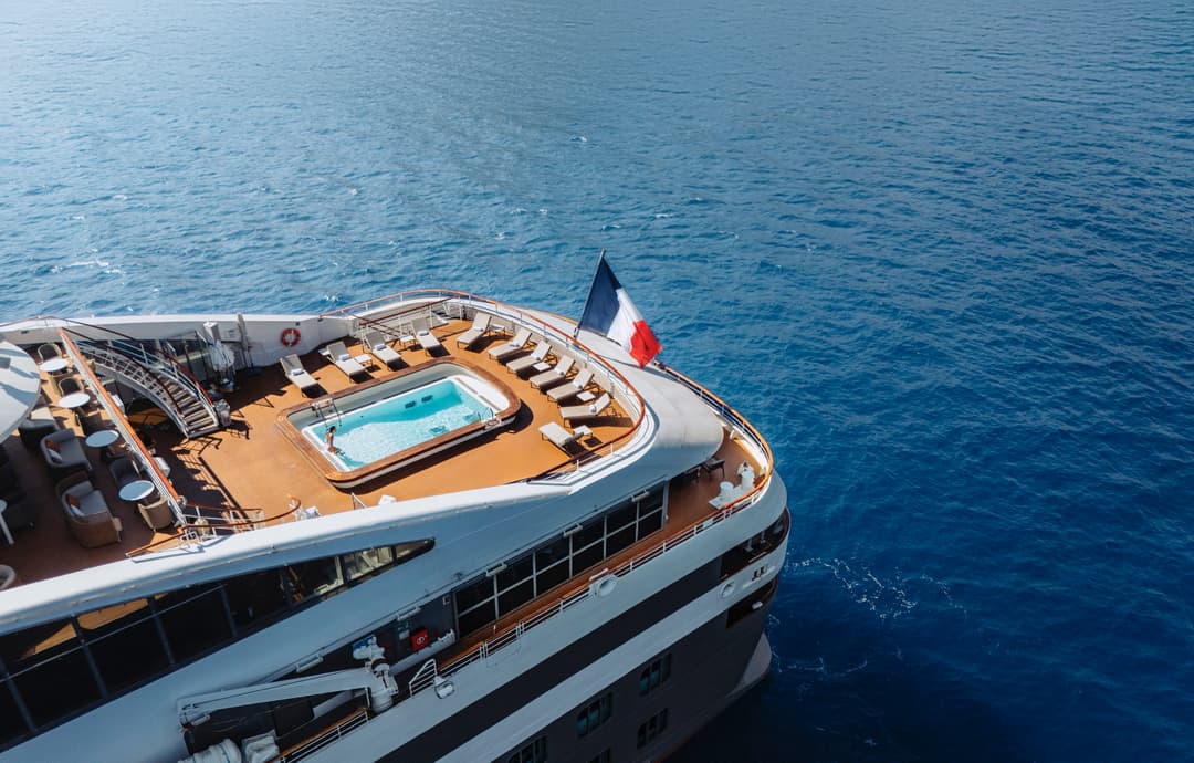 Le Soleal Sun Deck ©Ponant Julien Fabro