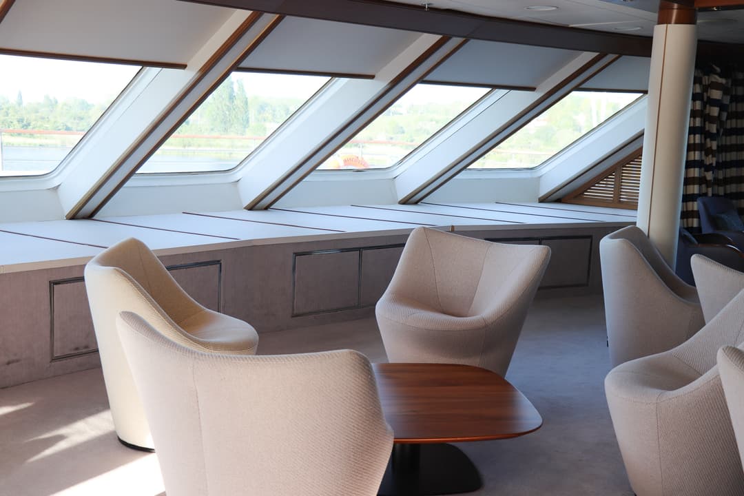 Polar Latitudes Expeditions Mv Discoverer Observation Lounge 3