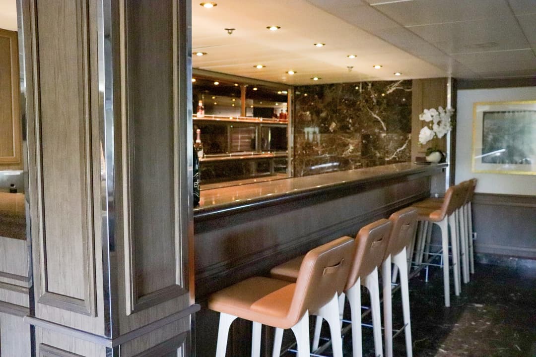 Polar Latitudes Expeditions Mv Discoverer Main Lounge & Bar 2
