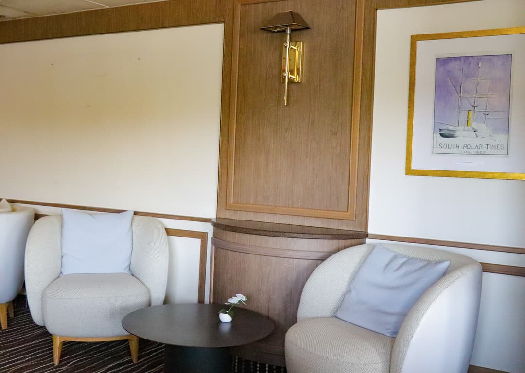 Polar Latitudes Expeditions Mv Discoverer Main Lounge & Bar 7