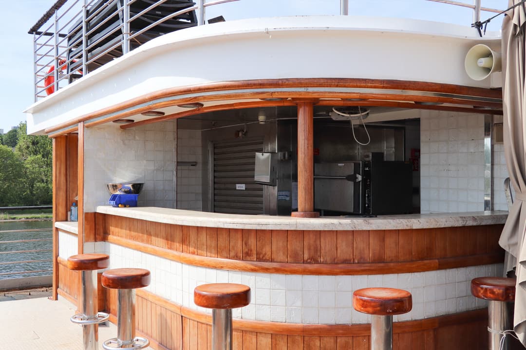 Polar Latitudes Expeditions Mv Discoverer Outdoor Grill 1