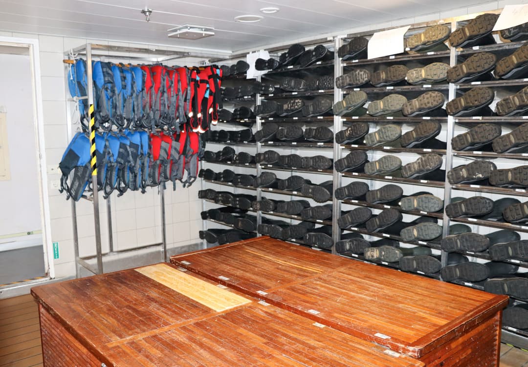 Polar Latitudes Expeditions Mv Discoverer Mud Room 3