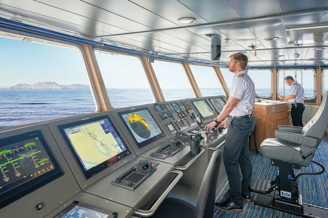 Ng Le Ng Venture Bridge Interior Crew 2 ©Marco Ricca & Lindblad Expeditions