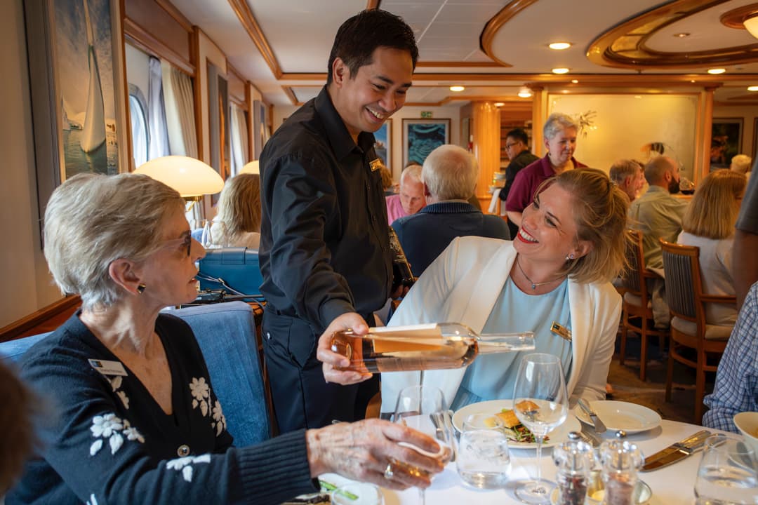 Ng Lindblad Expeditions National Geographic Orion Restaurant 5