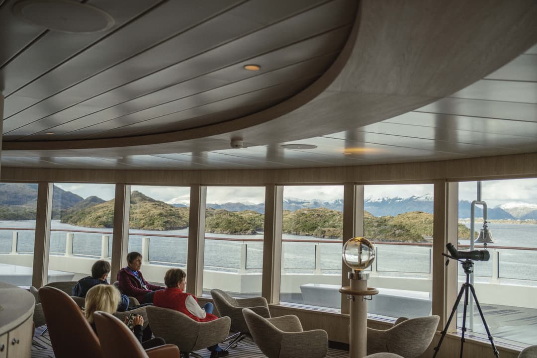 Ng Le Ng Resolution Observation Lounge 2 ©David Vargas & Lindblad Expeditions.Jpg