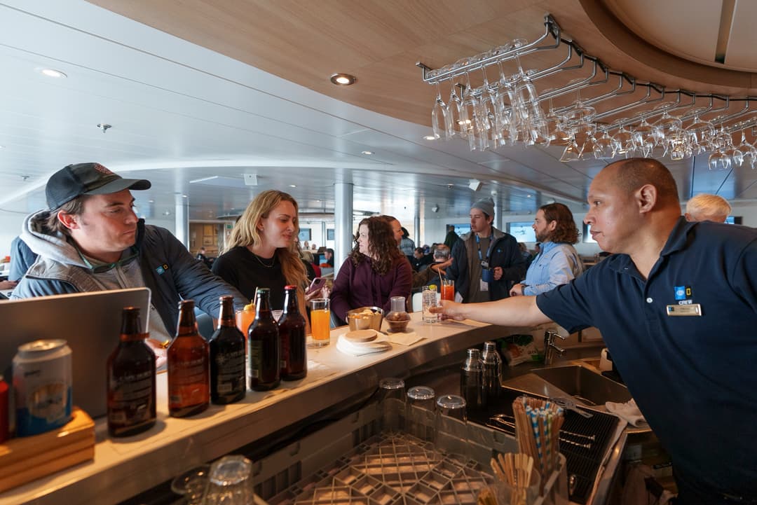 Ng Lindblad Expeditions National Geographic Explorer Lounge & Bar 6